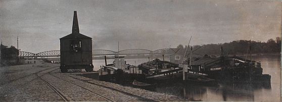 Nadbrzeże Wisły i widok na most kolejowy, Toruń 1926 r.