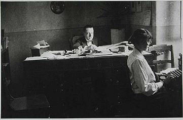 Biblioteka USB. Dyrektor dr Stefan Rygiel i sekretarka Helena Matejkówna (później Łysakowska).