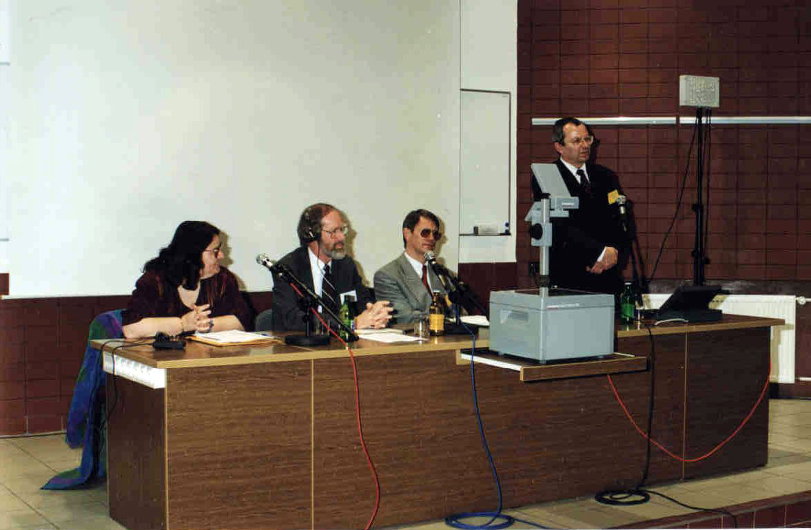 Polsko-Amerykańskie seminarium na temat akredytacji pt. „Akredytacja i jakość kształcenia” Toruń, 24-26 IV 1999 r. Od prawej: Stanisław Chwirot, Marek J. Stankiewicz