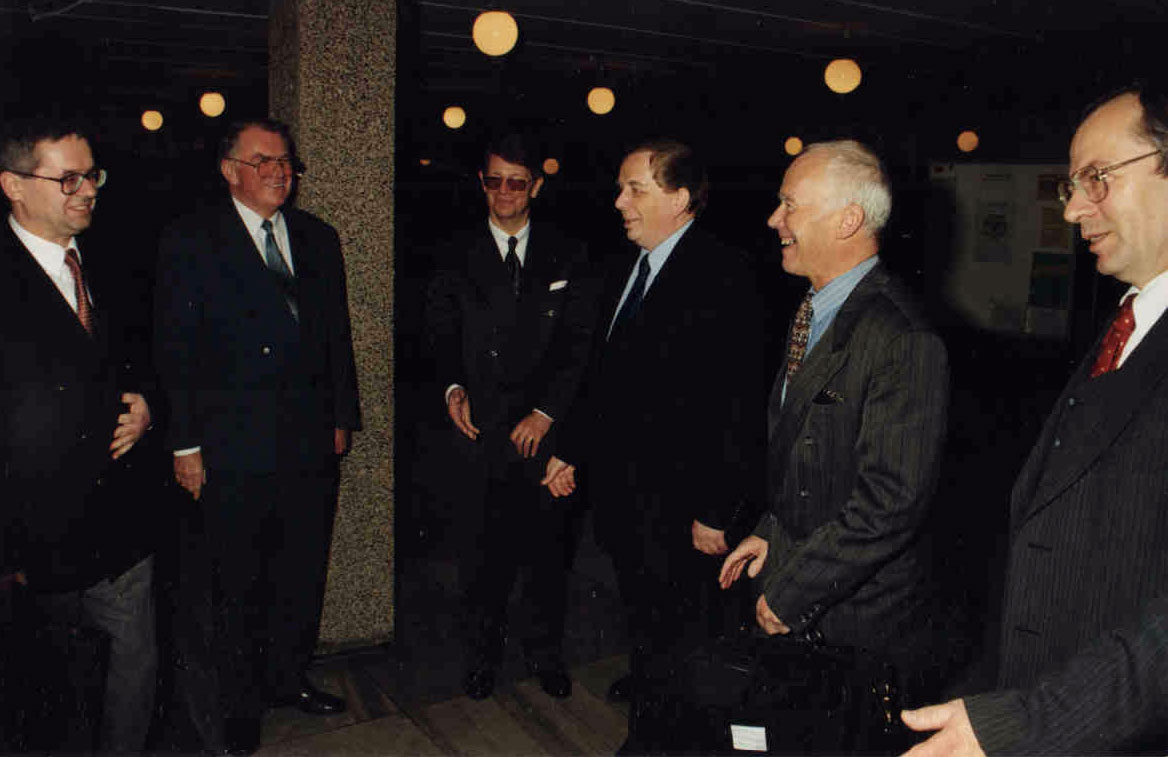 Spotkanie z profesorem Andrzejem Wiszniewskim przewodniczącym KBN. Toruń, 22 IV 1998r. Stanisław Chwirot pierwszy od prawej