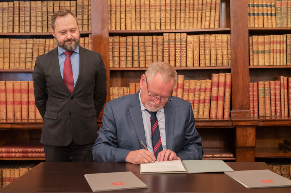 Biblioteka Narodowa i Biblioteka Uniwersytecka w Toruniu podpisały porozumienie o współpracy, źródło: BN